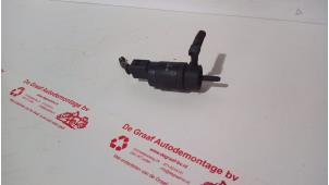 Gebruikte Ruitensproeierpomp voor Mercedes C Combi (S203) 2.0 C-180 16V Prijs € 10,00 Margeregeling aangeboden door de Graaf autodemontage B.V.