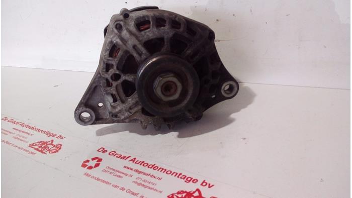 Gebruikte Dynamo Nissan Micra (K12) 1.2 16V Prijs € 30,00 Margeregeling aangeboden door de Graaf autodemontage B.V.