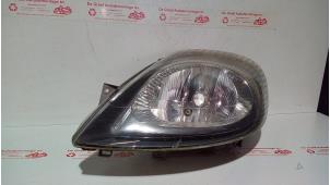 Gebruikte Linker Koplamp Renault Trafic New (FL) 1.9 dCi 100 16V Prijs € 35,00 Margeregeling aangeboden door de Graaf autodemontage B.V.