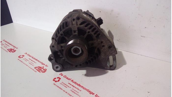 Gebruikte Dynamo Volkswagen Golf III Cabrio (1E) 1.8,Avantgarde Prijs € 35,00 Margeregeling aangeboden door de Graaf autodemontage B.V.