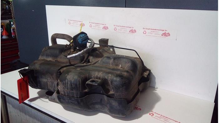 Gebruikte Ureumreservoir Renault Trafic (1FL/2FL/3FL/4FL) 1.6 dCi 95 Prijs € 300,00 Margeregeling aangeboden door de Graaf autodemontage B.V.