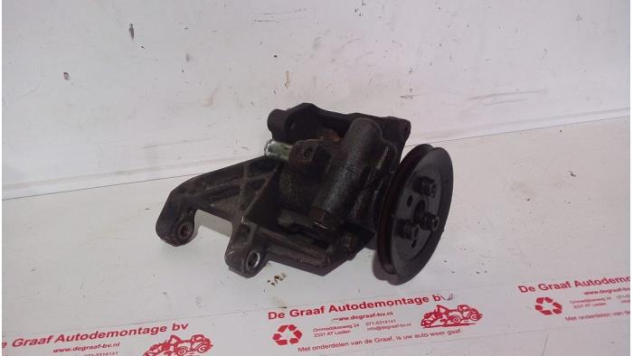 Gebruikte Pomp Servo Volkswagen Golf III Cabrio (1E) 1.8,Avantgarde Prijs € 50,00 Margeregeling aangeboden door de Graaf autodemontage B.V.