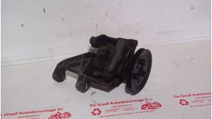 Gebruikte Servopomp Volkswagen Golf III Cabrio (1E) 1.8,Avantgarde Prijs € 50,00 Margeregeling aangeboden door de Graaf autodemontage B.V.
