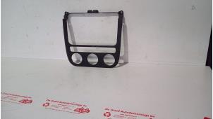 Gebruikte Dashboard deel Volkswagen Golf V (1K1) 1.6 FSI 16V Prijs € 15,00 Margeregeling aangeboden door de Graaf autodemontage B.V.
