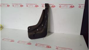 Gebruikte Spatlap Ford Kuga I 2.0 TDCi 16V 140 4x4 Prijs € 25,00 Margeregeling aangeboden door de Graaf autodemontage B.V.