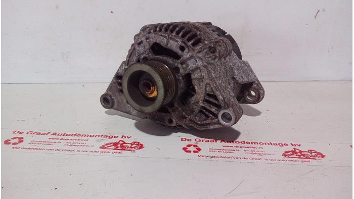 Gebruikte Dynamo Nissan Micra (K11) 1.3 LX,SLX 16V Prijs € 30,00 Margeregeling aangeboden door de Graaf autodemontage B.V.