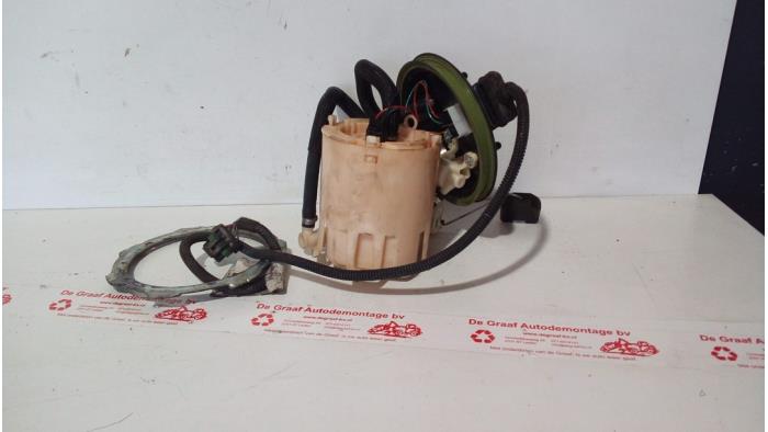 Gebruikte Benzinepomp Opel Zafira (F75) 1.6 16V Prijs € 35,00 Margeregeling aangeboden door de Graaf autodemontage B.V.