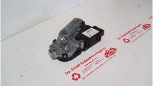 Gebruikte Schuifdak Motor BMW 3 serie Touring (E46/3) 316i 16V Prijs € 70,00 Margeregeling aangeboden door de Graaf autodemontage B.V.