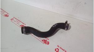 Gebruikte Radiateurslang Peugeot 207 SW (WE/WU) 1.4 16V Vti Prijs € 20,00 Margeregeling aangeboden door de Graaf autodemontage B.V.