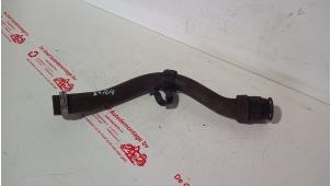 Gebruikte Radiateurslang Peugeot 207 SW (WE/WU) 1.4 16V Vti Prijs € 20,00 Margeregeling aangeboden door de Graaf autodemontage B.V.