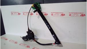 Gebruikte Raammechaniek 2Deurs links-voor Ford Ka I 1.3i Prijs € 30,00 Margeregeling aangeboden door de Graaf autodemontage B.V.