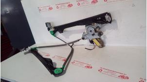 Gebruikte Raammechaniek 4Deurs rechts-voor Ford Focus 1 1.6 16V Prijs € 40,00 Margeregeling aangeboden door de Graaf autodemontage B.V.