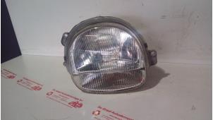 Gebruikte Koplamp rechts Renault Twingo (C06) 1.2 Prijs € 25,00 Margeregeling aangeboden door de Graaf autodemontage B.V.