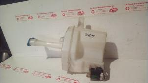 Gebruikte Ruitensproeiertank voor Hyundai i30 (FD) 1.4 CVVT 16V Prijs € 50,00 Margeregeling aangeboden door de Graaf autodemontage B.V.