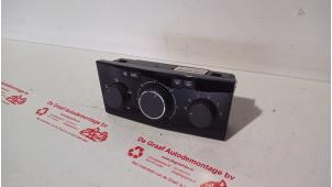 Gebruikte Chaufage Bedieningspaneel Opel Astra H GTC (L08) 1.4 16V Twinport Prijs € 35,00 Margeregeling aangeboden door de Graaf autodemontage B.V.