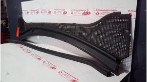 Gebruikte Paravan Renault Clio III (BR/CR) 1.2 16V 75 Prijs € 30,00 Margeregeling aangeboden door de Graaf autodemontage B.V.