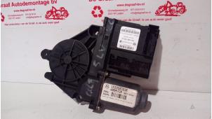 Gebruikte Motor electrisch raam Volkswagen Golf V (1K1) 1.9 TDI Prijs € 25,00 Margeregeling aangeboden door de Graaf autodemontage B.V.