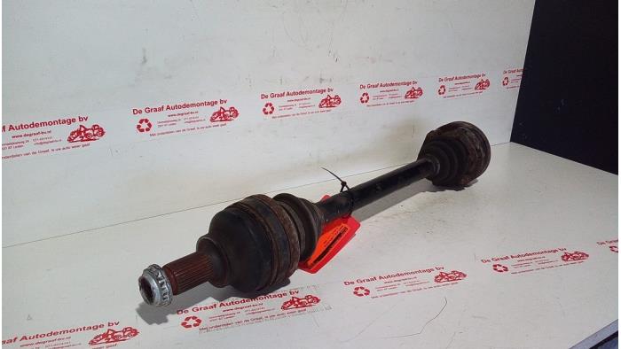 Gebruikte Aandrijfas links-achter BMW 5 serie Touring (E39) 540i 32V Prijs € 60,00 Margeregeling aangeboden door de Graaf autodemontage B.V.