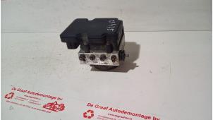 Gebruikte ABS Pomp Renault Clio IV (5R) 0.9 Energy TCE 90 12V Prijs € 50,00 Margeregeling aangeboden door de Graaf autodemontage B.V.