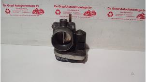 Gebruikte Gasklephuis Renault Clio III (BR/CR) 1.4 16V Prijs € 30,00 Margeregeling aangeboden door de Graaf autodemontage B.V.