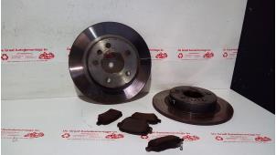 Gebruikte Remschijf + blok achter Opel Zafira (M75) 1.8 16V Ecotec Prijs € 60,00 Margeregeling aangeboden door de Graaf autodemontage B.V.