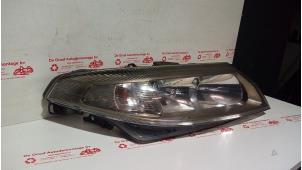 Gebruikte Koplamp rechts Renault Laguna II Grandtour (KG) 3.0 V6 24V Prijs € 55,00 Margeregeling aangeboden door de Graaf autodemontage B.V.