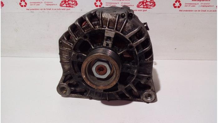 Dynamo van een Renault Laguna II Grandtour (KG) 3.0 V6 24V 2003