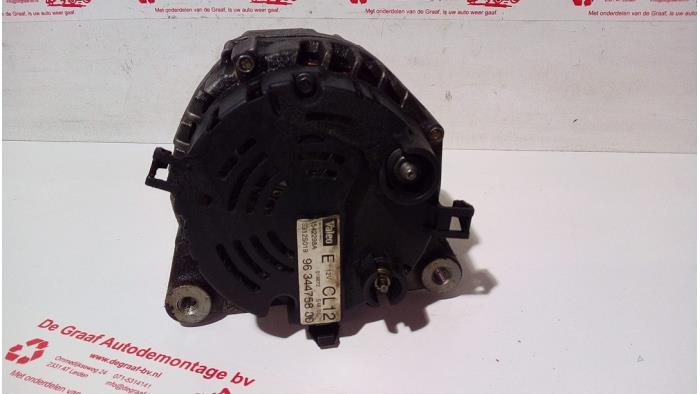 Dynamo van een Renault Laguna II Grandtour (KG) 3.0 V6 24V 2003