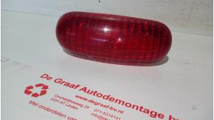 Gebruikte Extra Remlicht midden Opel Vivaro 2.5 CDTI 16V Prijs € 15,00 Margeregeling aangeboden door de Graaf autodemontage B.V.