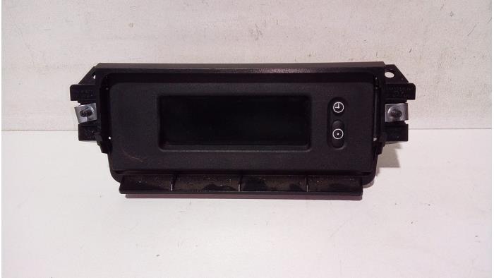 Gebruikte Display Interieur Opel Vivaro 2.5 CDTI 16V Prijs € 25,00 Margeregeling aangeboden door de Graaf autodemontage B.V.