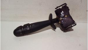 Gebruikte Pinker Schakelaar Opel Vivaro 2.5 CDTI 16V Prijs € 30,00 Margeregeling aangeboden door de Graaf autodemontage B.V.