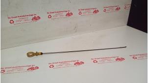 Gebruikte Olie Peilstok Opel Corsa E 1.4 16V Prijs € 12,50 Margeregeling aangeboden door de Graaf autodemontage B.V.