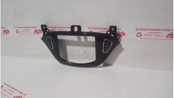 Gebruikte Dashboard deel Opel Corsa E 1.4 16V Prijs € 40,00 Margeregeling aangeboden door de Graaf autodemontage B.V.