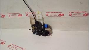 Gebruikte Deurslot Mechaniek 4Deurs links-voor Volkswagen Polo IV (9N1/2/3) 1.4 16V Prijs € 35,00 Margeregeling aangeboden door de Graaf autodemontage B.V.