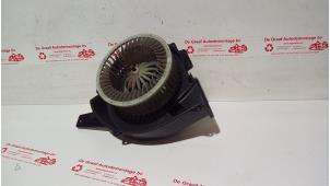 Gebruikte Kachel Ventilatiemotor Volkswagen Polo IV (9N1/2/3) 1.4 16V Prijs € 30,00 Margeregeling aangeboden door de Graaf autodemontage B.V.