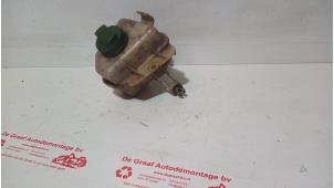 Gebruikte Stuurbekrachtiging Olie Reservoir Volkswagen Transporter T5 1.9 TDi Prijs € 15,00 Margeregeling aangeboden door de Graaf autodemontage B.V.