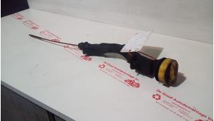 Gebruikte Olie Peilstok Nissan Primastar 2.0 dCi 90 Prijs € 30,00 Margeregeling aangeboden door de Graaf autodemontage B.V.