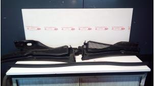 Gebruikte Paravent Peugeot 208 I (CA/CC/CK/CL) 1.2 Vti 12V PureTech 82 Prijs € 80,00 Margeregeling aangeboden door de Graaf autodemontage B.V.