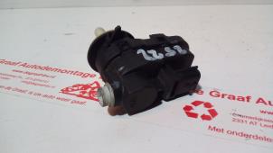 Gebruikte Koplampmotor Peugeot 208 I (CA/CC/CK/CL) 1.2 Vti 12V PureTech 82 Prijs € 15,00 Margeregeling aangeboden door de Graaf autodemontage B.V.