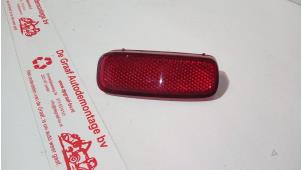 Gebruikte Bumper reflector links-achter Peugeot 107 1.0 12V Prijs € 12,50 Margeregeling aangeboden door de Graaf autodemontage B.V.