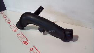 Gebruikte Intercooler Buis Volkswagen Passat Variant (3C5) 2.0 FSI 16V Prijs € 35,00 Margeregeling aangeboden door de Graaf autodemontage B.V.