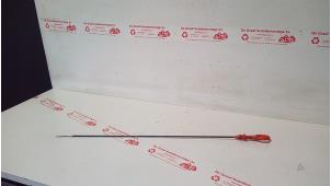 Gebruikte Olie Peilstok Volkswagen Passat Variant (3C5) 2.0 FSI 16V Prijs € 15,00 Margeregeling aangeboden door de Graaf autodemontage B.V.