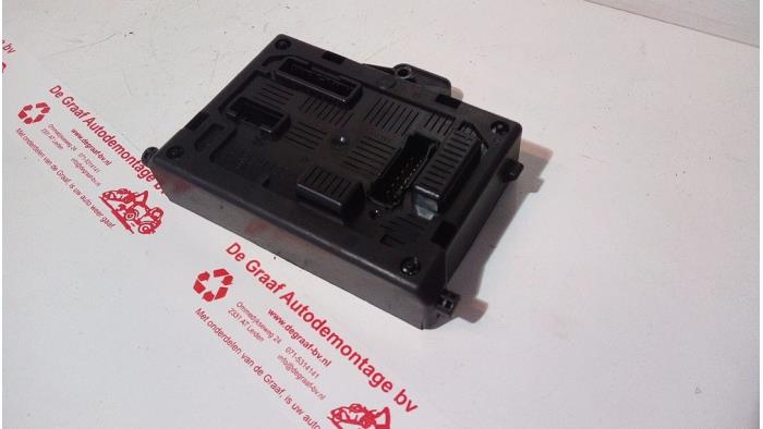 Gebruikte Computer Body Control Renault Clio III (BR/CR) 1.2 16V 75 Prijs € 50,00 Margeregeling aangeboden door de Graaf autodemontage B.V.