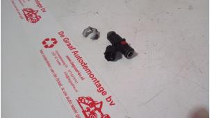 Gebruikte Injector (benzine injectie) Volkswagen Polo V (6R) 1.2 12V BlueMotion Technology Prijs € 20,00 Margeregeling aangeboden door de Graaf autodemontage B.V.