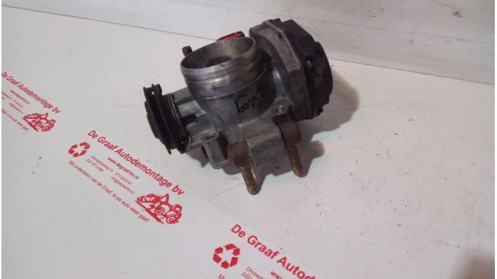 Gebruikte Gasklephuis Volkswagen Golf III Cabrio (1E) 1.6i Prijs € 50,00 Margeregeling aangeboden door de Graaf autodemontage B.V.