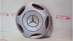 Gebruikte Wieldop Mercedes C (W202) 2.2 C-220 CDI 16V Prijs € 7,50 Margeregeling aangeboden door de Graaf autodemontage B.V.