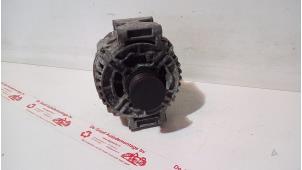 Gebruikte Dynamo Mercedes C (W202) 2.2 C-220 CDI 16V Prijs € 50,00 Margeregeling aangeboden door de Graaf autodemontage B.V.