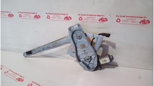 Gebruikte Ruitmechaniek 2Deurs rechts-voor Ford Transit 2.2 TDCi 16V Prijs € 35,00 Margeregeling aangeboden door de Graaf autodemontage B.V.