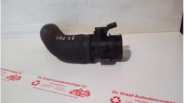 Gebruikte Intercooler Buis Volkswagen Transporter T5 2.0 TDI DRF Prijs € 40,00 Margeregeling aangeboden door de Graaf autodemontage B.V.