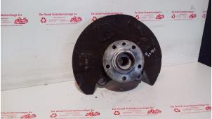 Gebruikte Fusee rechts-voor Volkswagen Transporter T5 2.0 TDI DRF Prijs € 65,00 Margeregeling aangeboden door de Graaf autodemontage B.V.